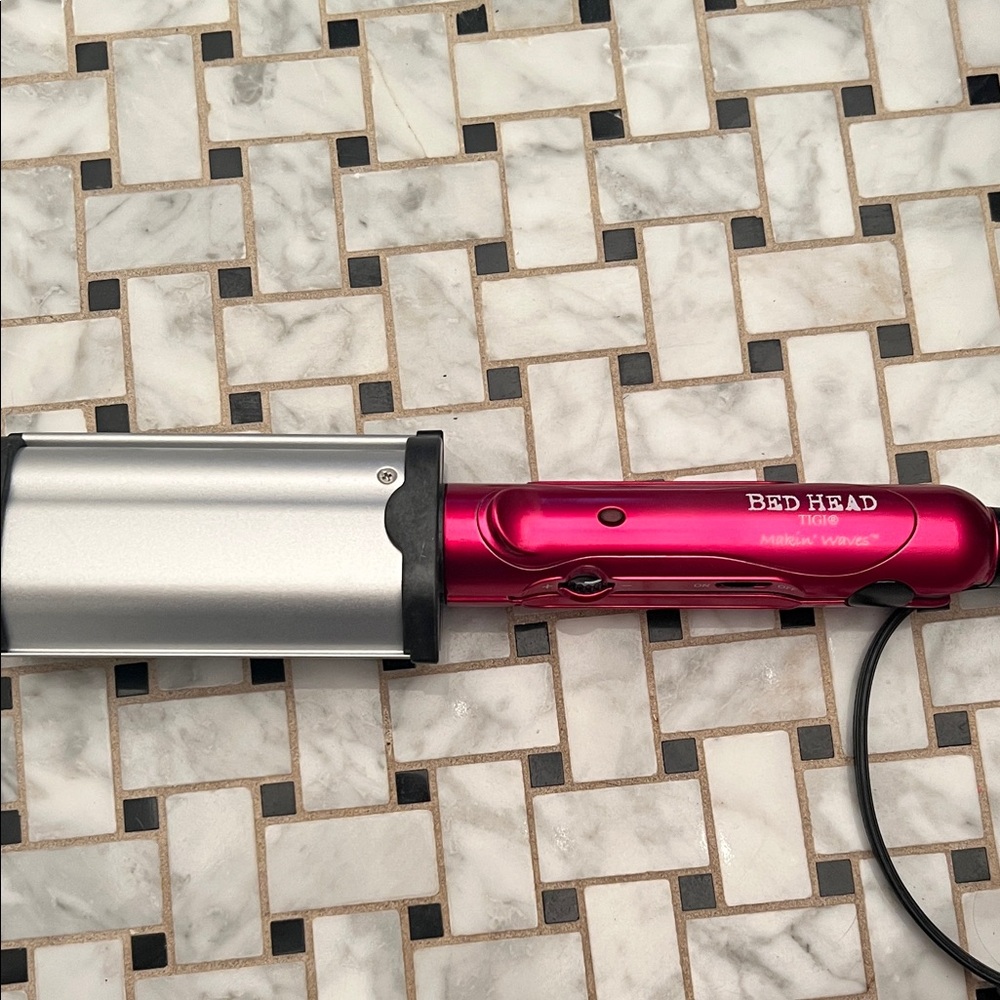 BedHead Vibrant Pink Hair Waver